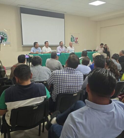  Deportistas de Coatzacoalcos se reúnen con Pedro Miguel Rosaldo