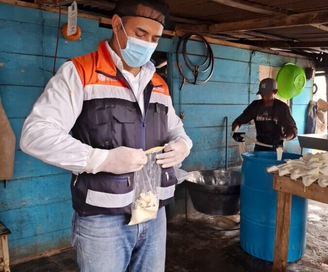  En Tatahuicapan, queso fresco, de hebra, carnes y más se van a análisis microbiológico