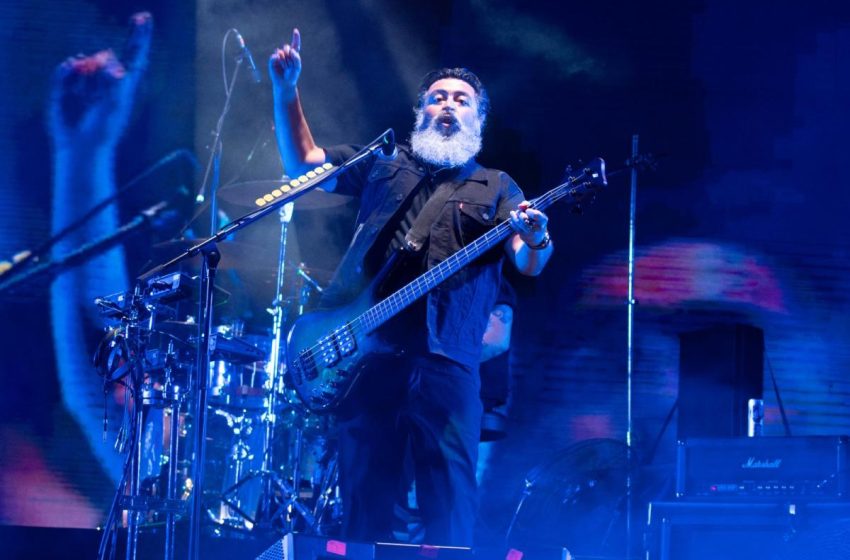  Euforia en el Teatro del Pueblo con Molotov: miles cantan, saltan y bailan en la Expo Feria Coatza 2026