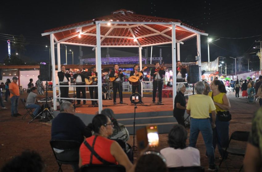  Talento local brilla en la Expo Feria Coatza 2026 con más de 100 presentaciones