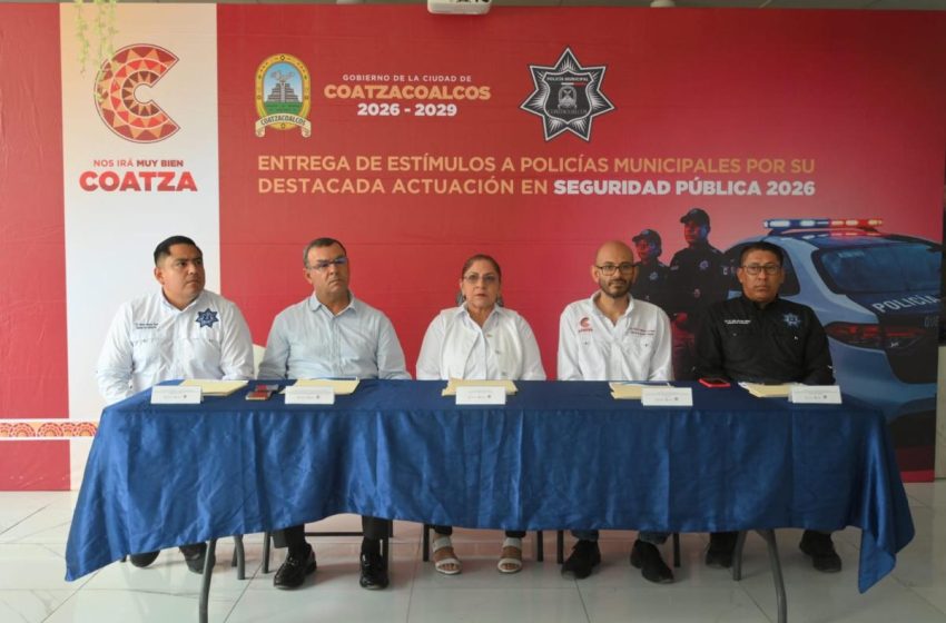  Reconoce Gobierno de Coatzacoalcos el valor y compromiso de la Policía Municipal con la Entrega de Estímulos al Mérito