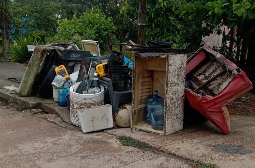  Retiran 25 toneladas de cacharros y llantas durante Jornada de Descacharrización en la colonia Peloteros