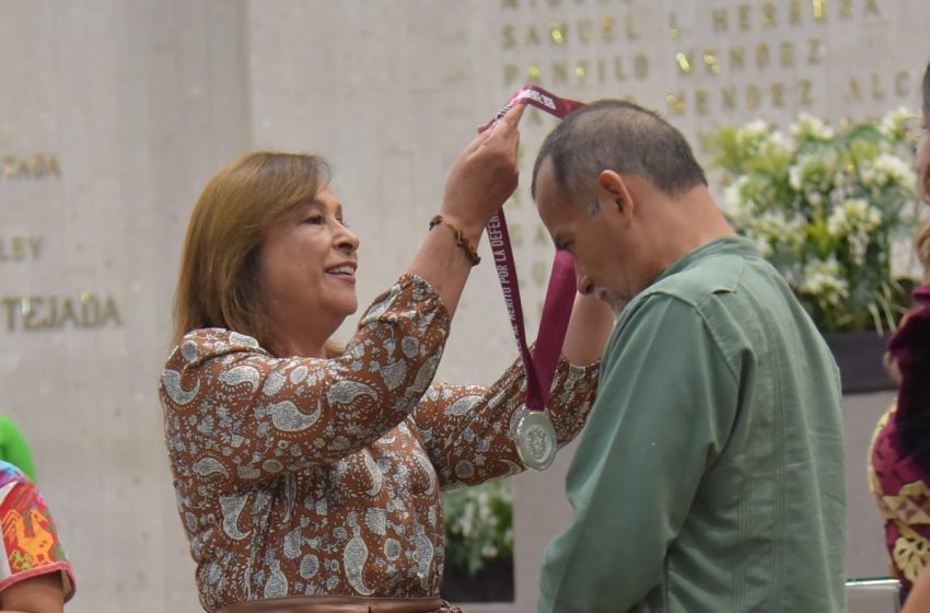  Entrega Congreso a Roberto Mora Gallardo la Medalla al Mérito Ambiental 2026