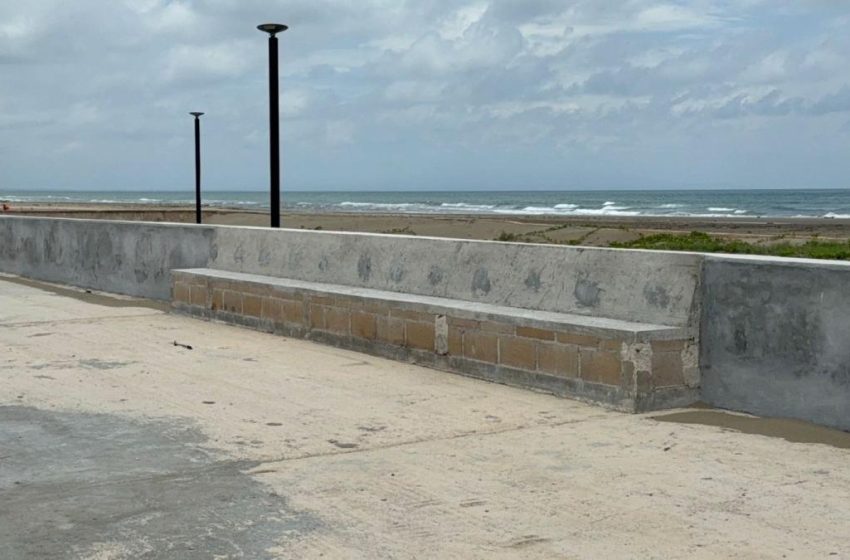  Avanza reconstrucción del malecón de Coatzacoalcos; colocan nuevas bancas y áreas de descanso   