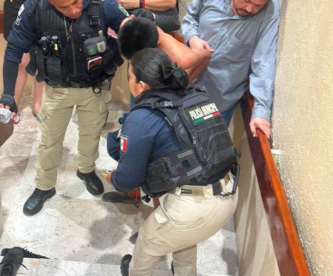  Perverso sujeto espiaba y grababa a una menor en el baño de Plaza Crystal de Coatzacoalcos