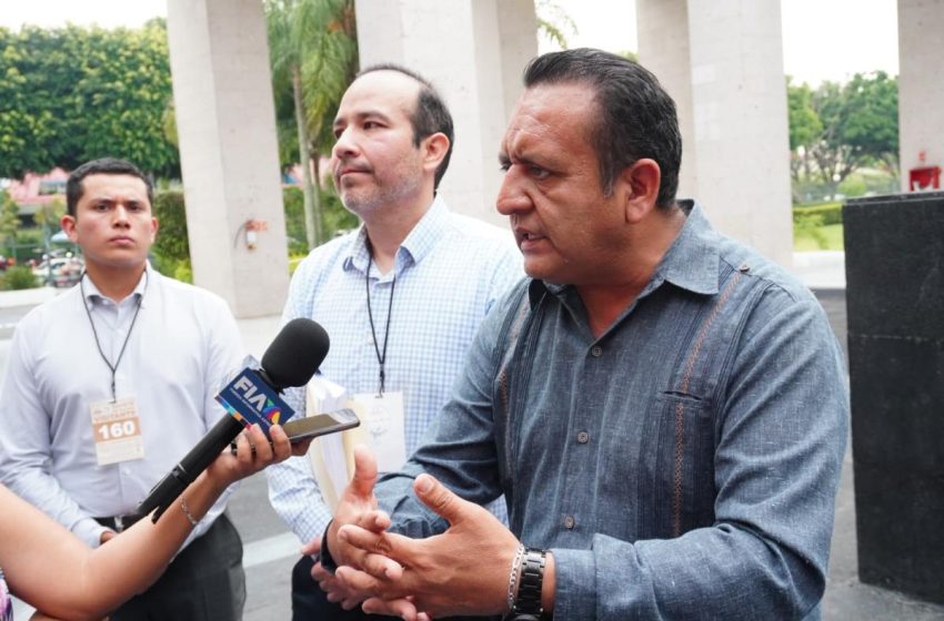  Alcalde de Ixhuatlán del Sureste, niega relación con Roxana Guzmán; acudió a presentar pruebas al Congreso por proceso de desafuero